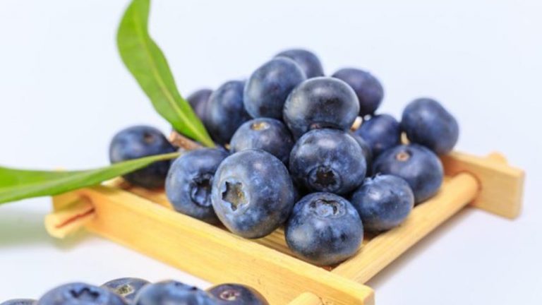 How many blueberries should you eat a day
